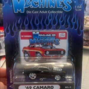 Muscle Machines (Black) '69 Camaro 01-1 (2000) 1:64 Scale